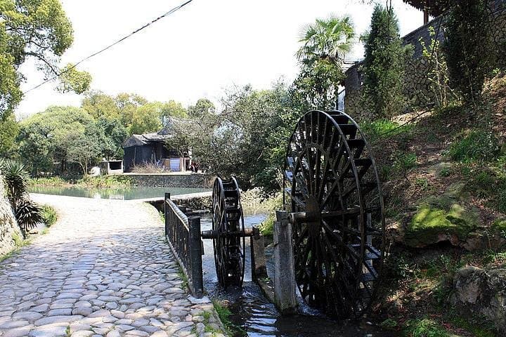 Float the Nanxi: Bamboo Rafting and Lishui Old Street Private Day Tour photo 3