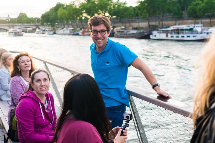 Paris Evening Bike Tour & 1-Hour Seine River Cruise — Nighttime Monuments by Bike and Boat photo 3