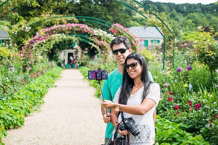 Versailles & Giverny: Timed-Entry Day Trip from Paris to Palaces and Monet’s Garden