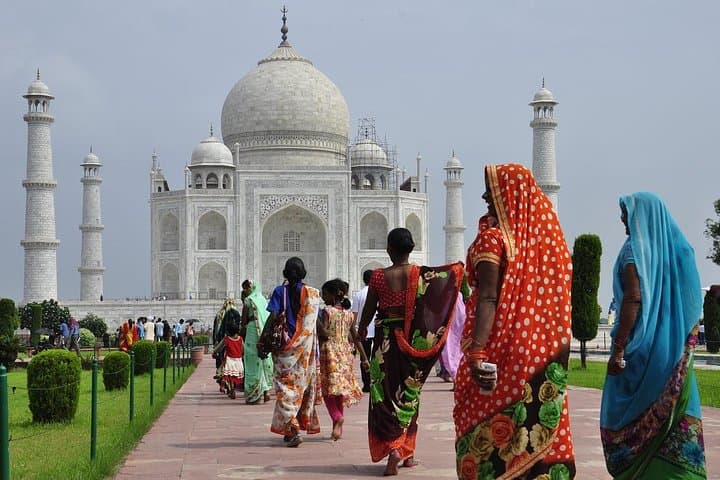 Golden Triangle with Mandawa: Sunrise at the Taj and Shekhawati Havelis photo 5