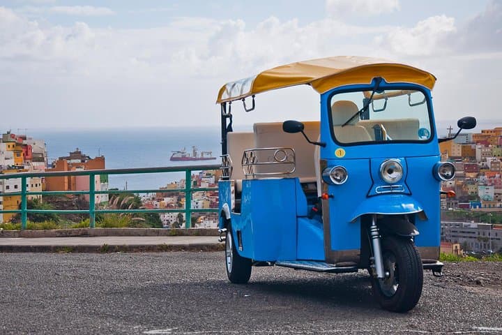 Tuk-Tuk Neighbourhoods Tour in Las Palmas de Gran Canaria — Electric City Ride Through Vegueta & La Isleta photo 3