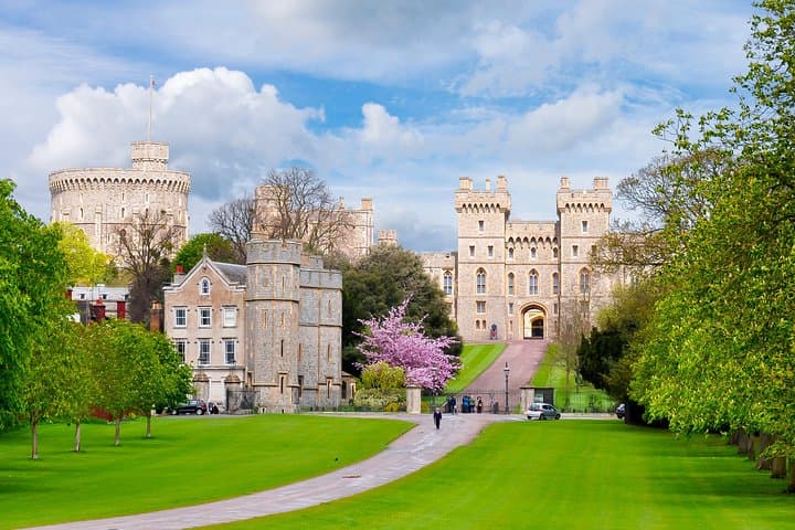Windsor, Stonehenge & Oxford Day Tour from London