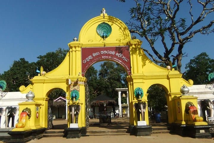 Southern Coastal Temple Tour from Hambantota Harbour — Sithulpawwa, Kirinda & Kataragama photo 6