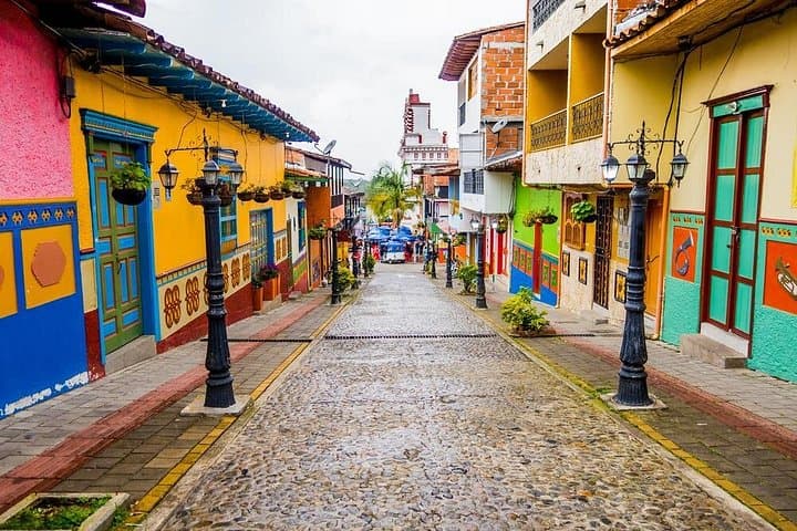 Climb La Piedra del Peñol and Explore Guatapé: Full-Day Tour from Medellín photo 4