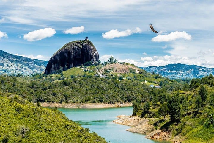 Climb La Piedra del Peñol and Explore Guatapé: Day Trip from Medellín photo 4