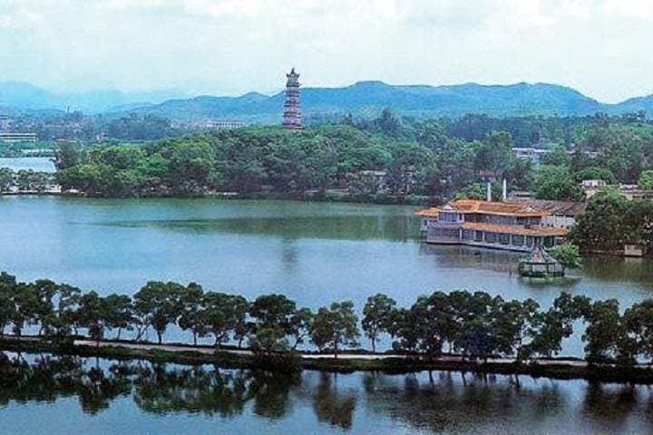 West Lake & Red Flower Reservoir Private Day Trip from Guangzhou photo 4