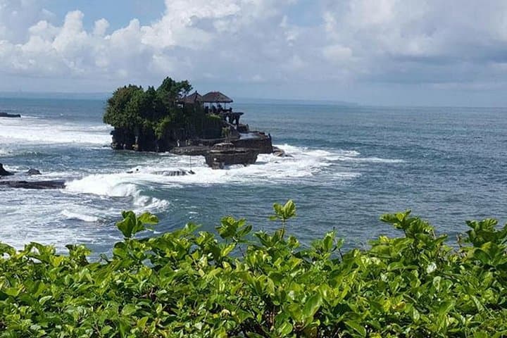 Ubud to Tanah Lot Full-Day Tour: Batik Villages, Waterfall & Sunset Temple photo 3