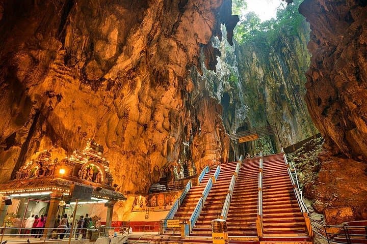 Kuala Lumpur Countryside & Batu Caves Half-Day Tour — Royal Selangor, Batik and 272 Steps photo 4