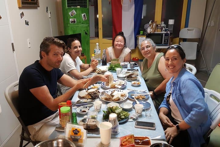 Busan Jagalchi Seafood Tour: Market Walk, Tasting & Hands-On Dinner