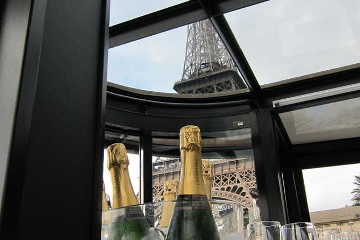 Evening Champagne Tasting Cruise on the Seine — Sommelier Flights and Paris Sights