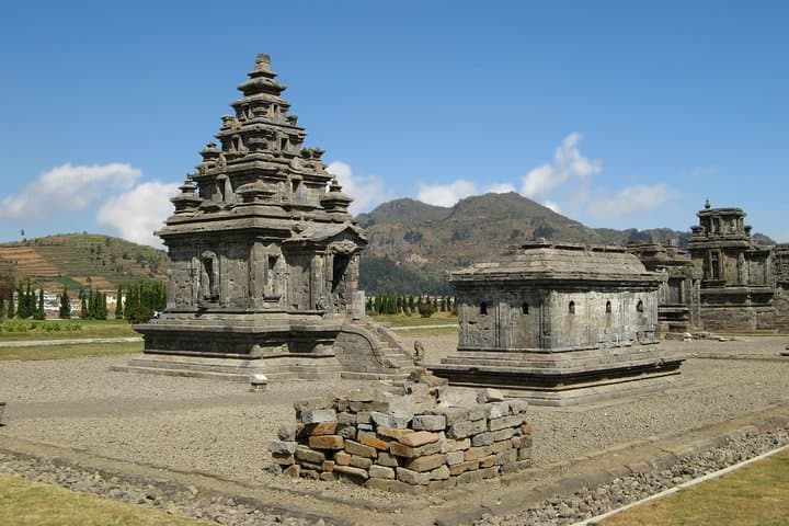 Discover Dieng Plateau: Sikidang Crater, Arjuna Temples & Color Lake photo 4