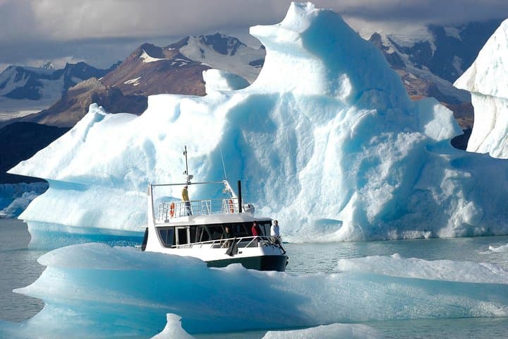 Mayo Spirit Trek: Boat Navigation with Three Forest Landings & Perito Moreno Walkways