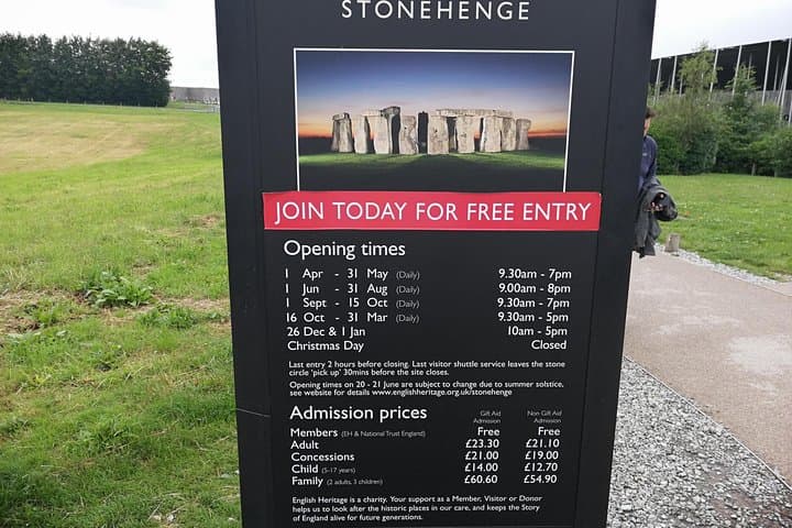 Heathrow to Stonehenge & Salisbury Cathedral: Half-Day Private Tour photo 2