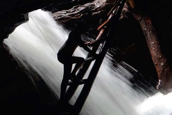 Full-Day Jungle, Canyon & Cavern Tour Near Puyo, Ecuador