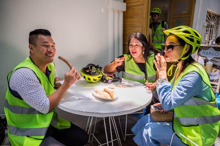 Foodie Lovers and Trendy CDMX E-Bike Tour — Chapultepec to Reforma photo 3