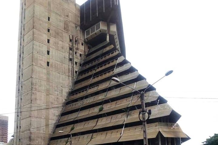 Abidjan Walking Tour — Plateau Cathedral, Mosque & Urban Wildlife Walk photo 6