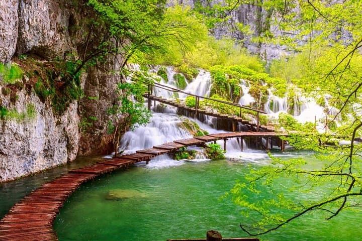 Private Plitvice Lakes Day Trip from Zagreb — Custom Tour of Croatia's Waterfalls