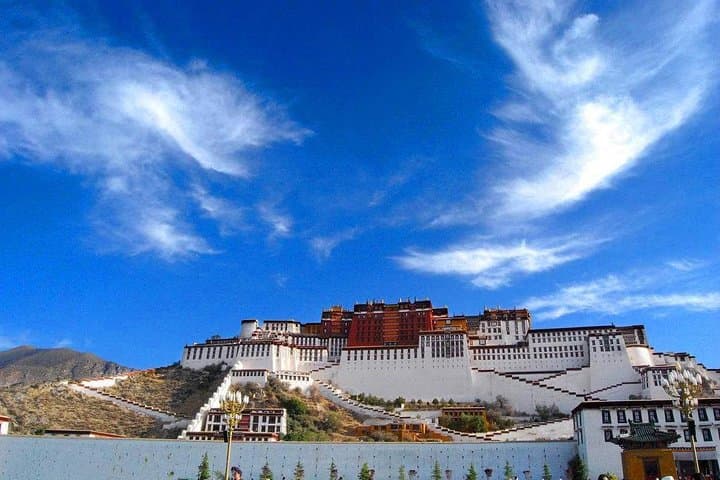 Private Potala Palace & Jokhang Temple Day Tour in Lhasa — Guided Cultural Experience photo 3