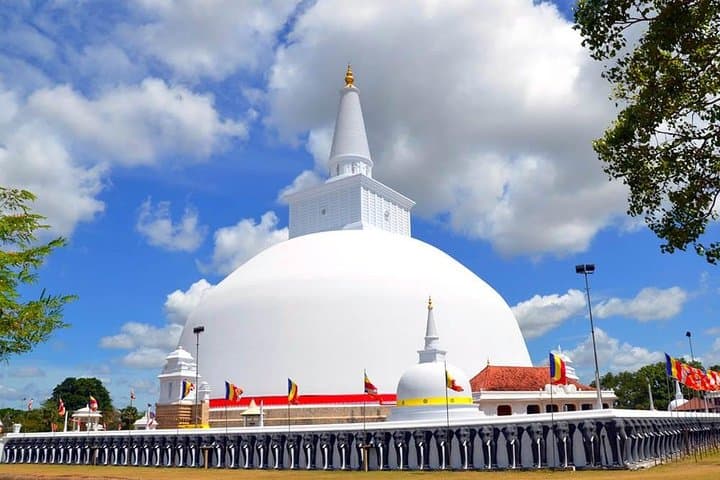 2-Day Ancient Wonders Tour — Sigiriya, Polonnaruwa, Dambulla & Anuradhapura