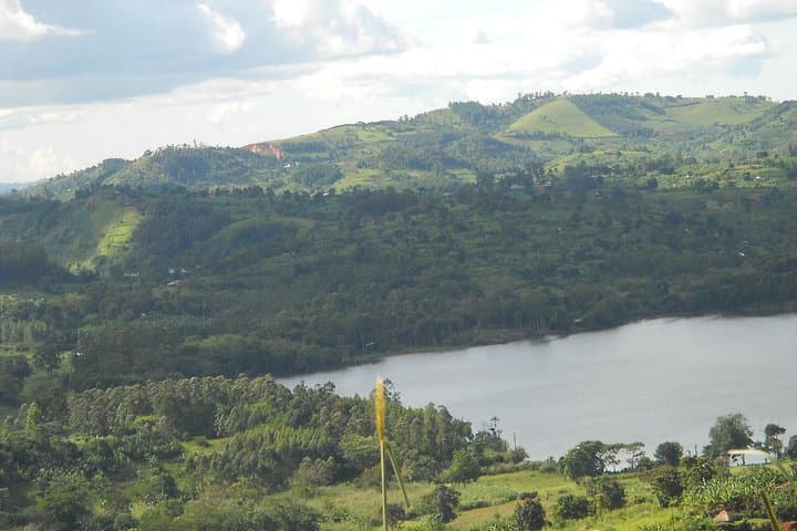 Kibale Crater Lakes Walking Experience: Three Lakes, Canoeing & Wildlife