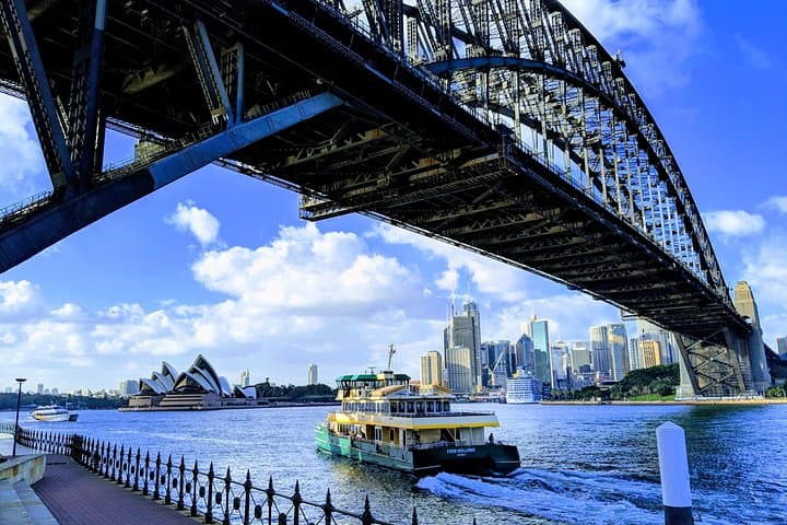 Sydney Secrets and Bondi Beach: 4-Hour Morning Private Tour