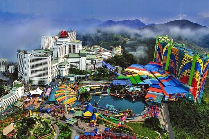 Genting Highlands Day Tour: Cable Car Views, Temple Walks & SkyWorlds Thrills photo 4
