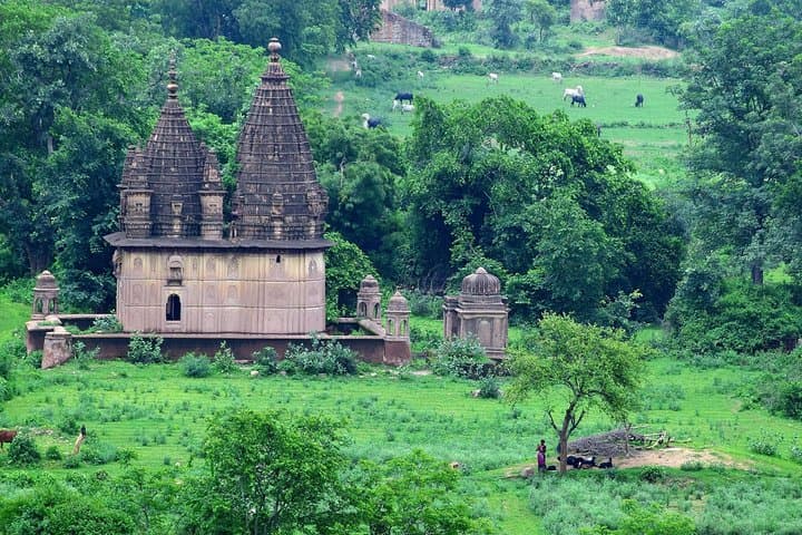 Cycle and Climb: Khajuraho to Teeth Mountain (Datla Pahad) Day Tour photo 4