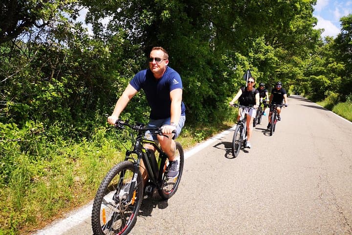 E‑bike Tour of Orvieto: Underground Passages, Duomo & Wine Tasting in a Small Group photo 2
