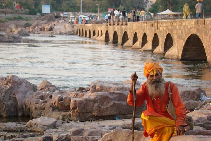 Orchha Full-Day Private Sightseeing Tour: Palace, Chhatris & Betwa Sunset photo 4