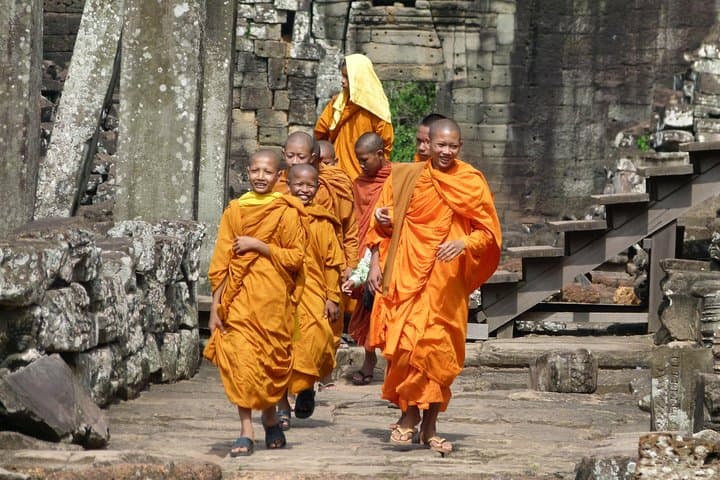 Explore Angkor: Full-Day Temple Complexes Discovery Tour from Siem Reap