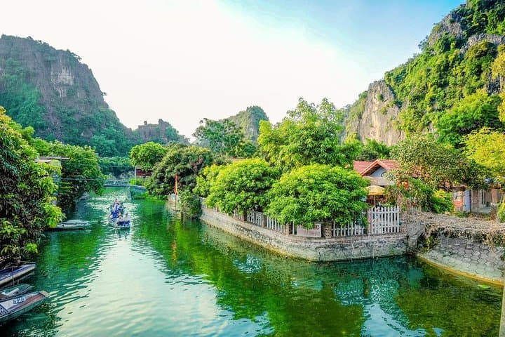 Hoa Lu & Tam Coc Full-Day: Boat Sampan, Ancient Temples, Countryside Cycling photo 3