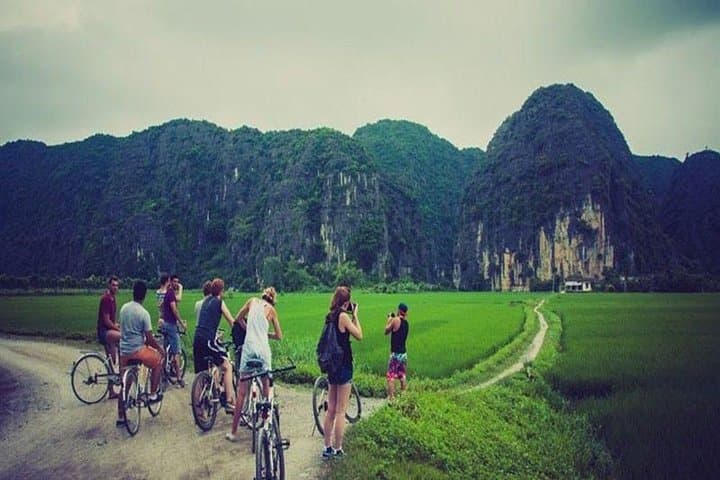 Hoa Lu & Tam Coc Full-Day: Boat Sampan, Ancient Temples, Countryside Cycling photo 4