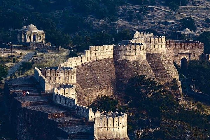 Udaipur to Jodhpur via Kumbhalgarh Fort and Ranakpur: A Day of Hill-Fort Walls and Marble Arches