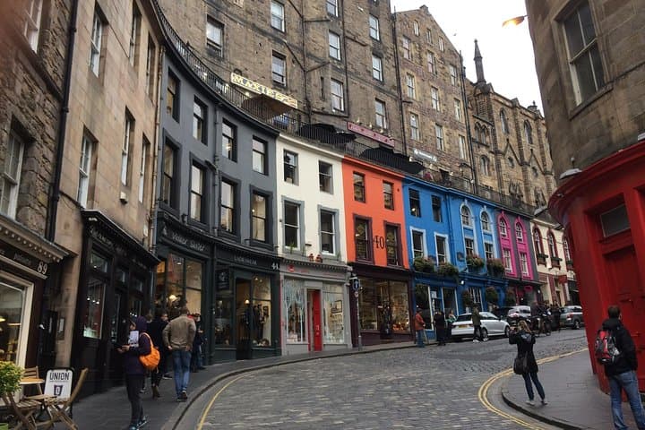 Edinburgh Old Town Walking Tour — Royal Mile History & Hidden Graveyards photo 2