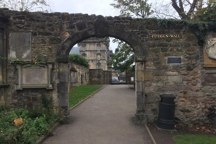 Edinburgh Old Town Walking Tour — Royal Mile History & Hidden Graveyards photo 3