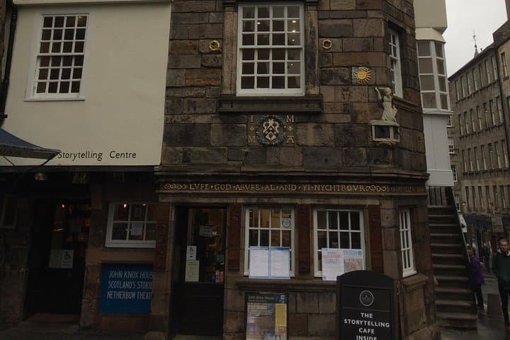 Edinburgh Old Town Walking Tour — Royal Mile History & Hidden Graveyards photo 5
