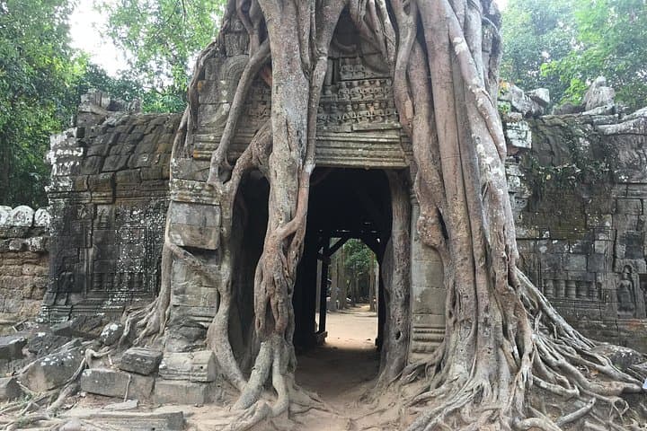 Angkor Grand Tour — Banteay Srei, Pre Rup & Ta Som Pink Sandstone Route photo 3