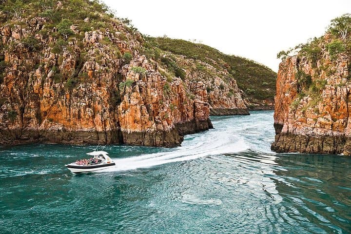 Horizontal Falls Seaplane and Fast-Boat Half-Day from Broome