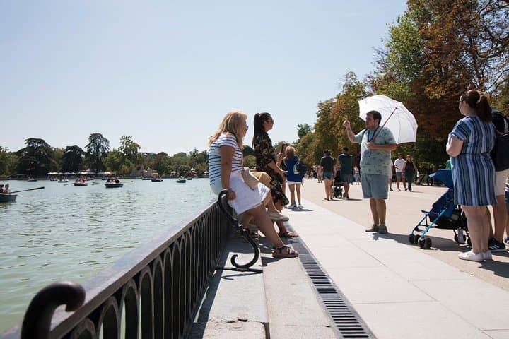 Retiro Park Walking Tour: 90-Minute Guided Stroll Through Madrid's Green Heart photo 4