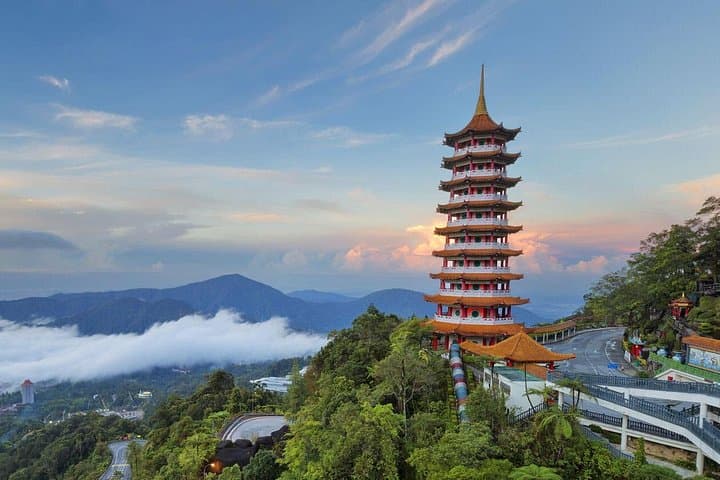 Genting Highlands & Batu Caves Day Tour — Awana SkyWay, Chin Swee Temple & Batu Caves photo 2