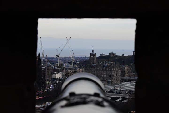 Private Family-Friendly Edinburgh Walking Tour — 4-Hour Personalized Local Host photo 3