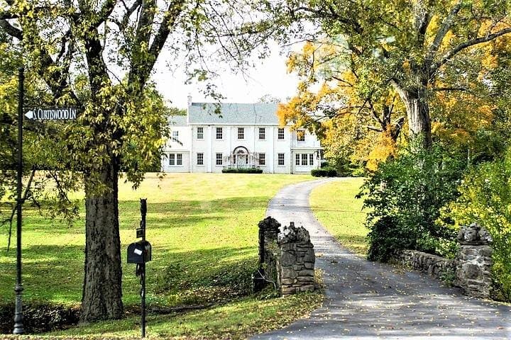 Nashville Homes of the Stars: 2-Hour Guided Celebrity Homes Bus Tour