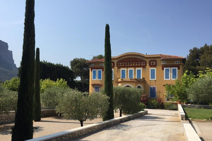 Cassis, Bandol & Le Castellet Wine Tour — Calanques Drive, Coastline Views & Côtes de Provence Tasting photo 4
