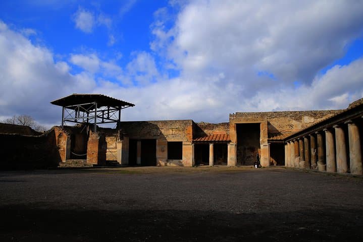 Skip-the-Line Pompeii Small-Group Guided Walking Tour — 2-Hour Highlights photo 4