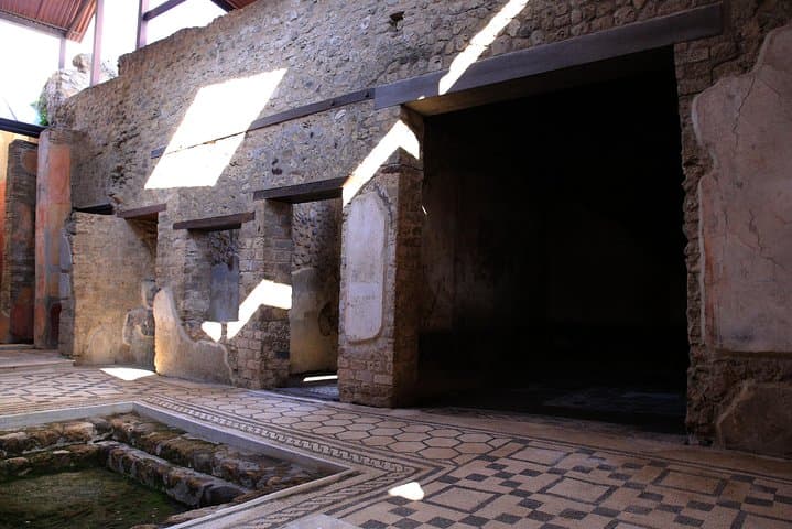 Skip-the-Line Pompeii Small-Group Guided Walking Tour — 2-Hour Highlights photo 5