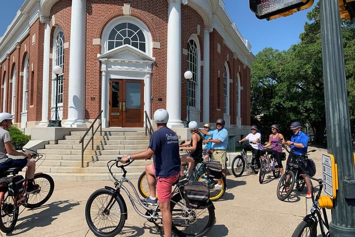 Electric Bike Historical Tour in Aiken: 11-Mile Guided Ride Through the Horse District