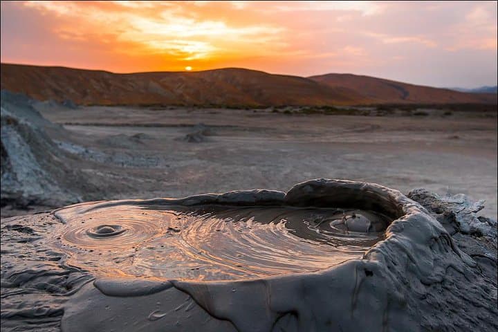 Gobustan Rock Art & Mud Volcanoes: Private Day Tour from Baku