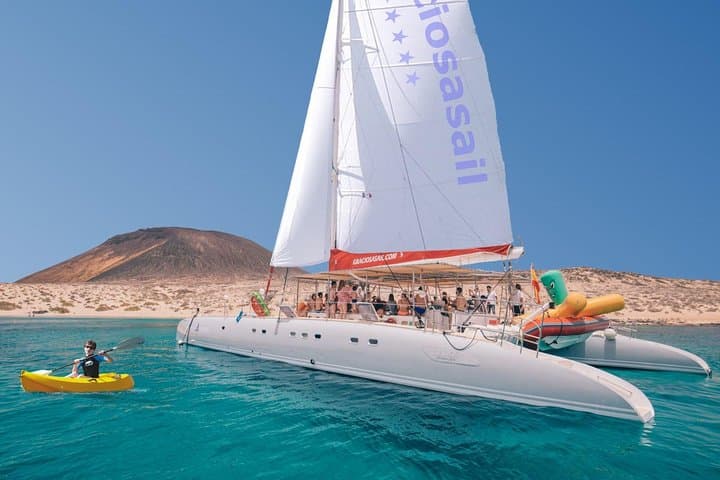 day-sail-la-graciosa-catamaran-swim-kayak-from-lanzarote