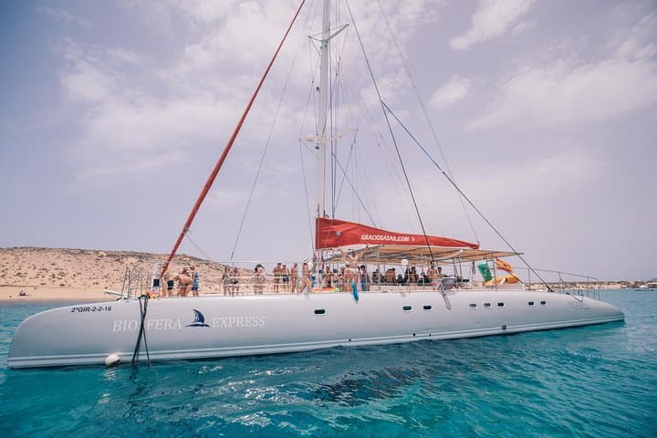 day-sail-la-graciosa-catamaran-swim-kayak-from-lanzarote photo 2