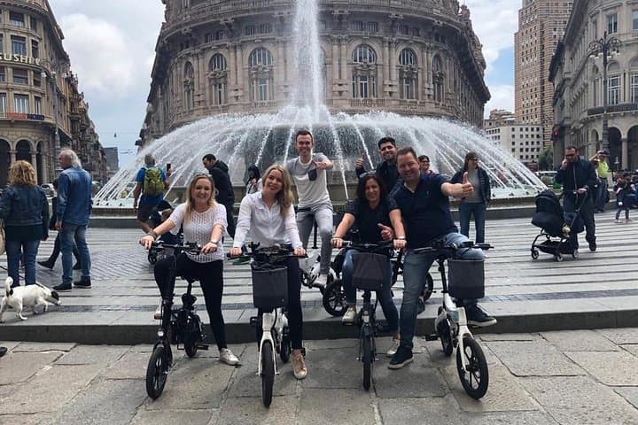 E‑Bike Tour in Genoa: Harbor Routes, Medieval Alleys & Boccadasse photo 2